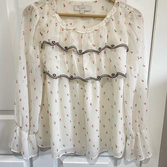 LOFT Tops - Sale‼️Loft top. Excellent condition size Small